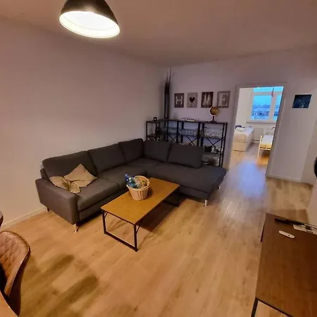 Apartment Modernes Fuer 4 -8 Gaeste. *