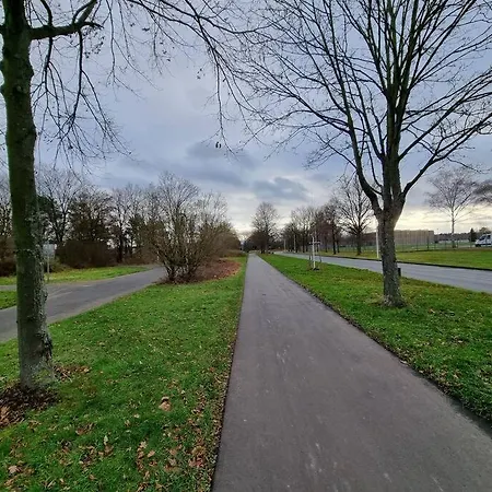 Modernes Fuer 4 -8 Gaeste. アパート ボン