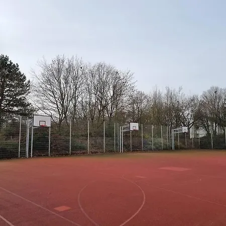 Modernes Fuer 4 -8 Gaeste. ボン